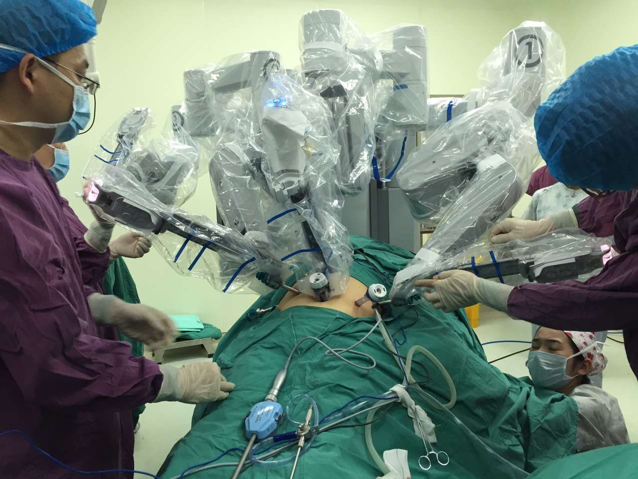 湘雅三医院完成达芬奇机器人手术602例 - 中南大学湘雅三医院