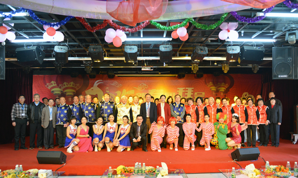 金羊开泰迎春至 玉马扬蹄载誉归