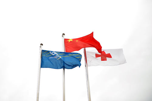 湘雅三医院举行“七一”升旗仪式